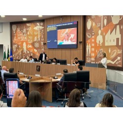 Vereadores realizam sabatina de mais de duas horas com 25 questionamentos à secretária de Saúde